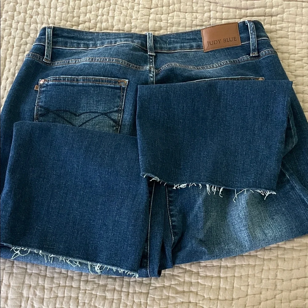 Judy Blue Wide Crop Medium Blue Denim Jeans - Picture 4 of 5